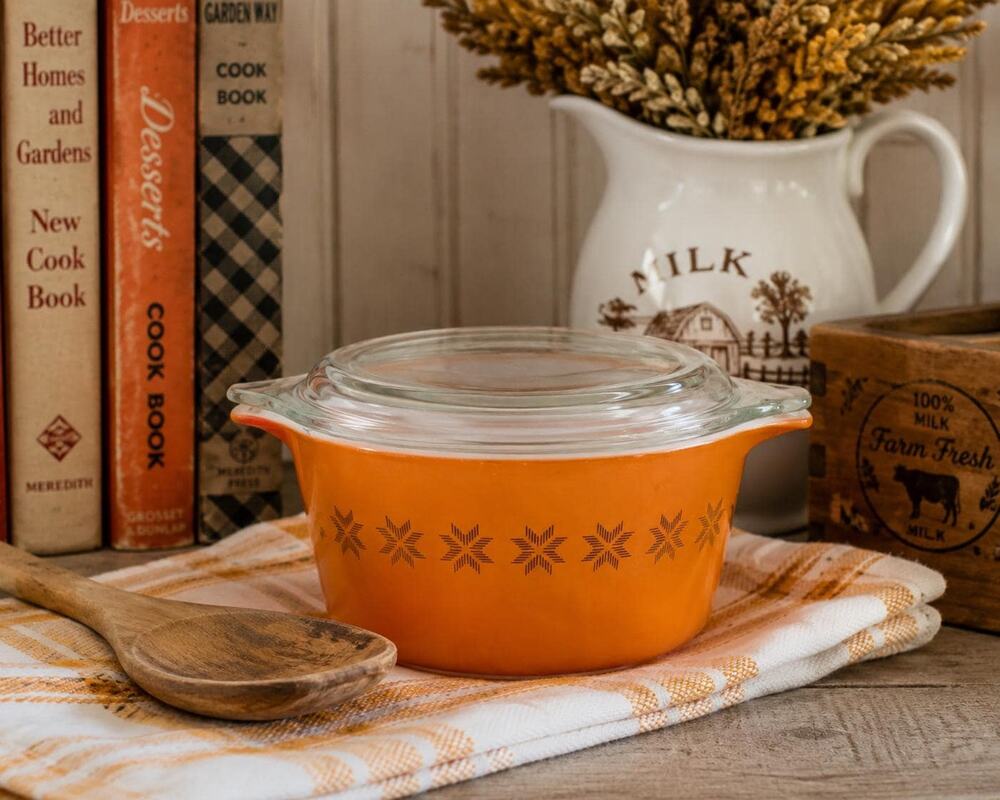 Vintage Pyrex 471 Town & Country Orange Casserole Dish w Lid 1 Pint USA